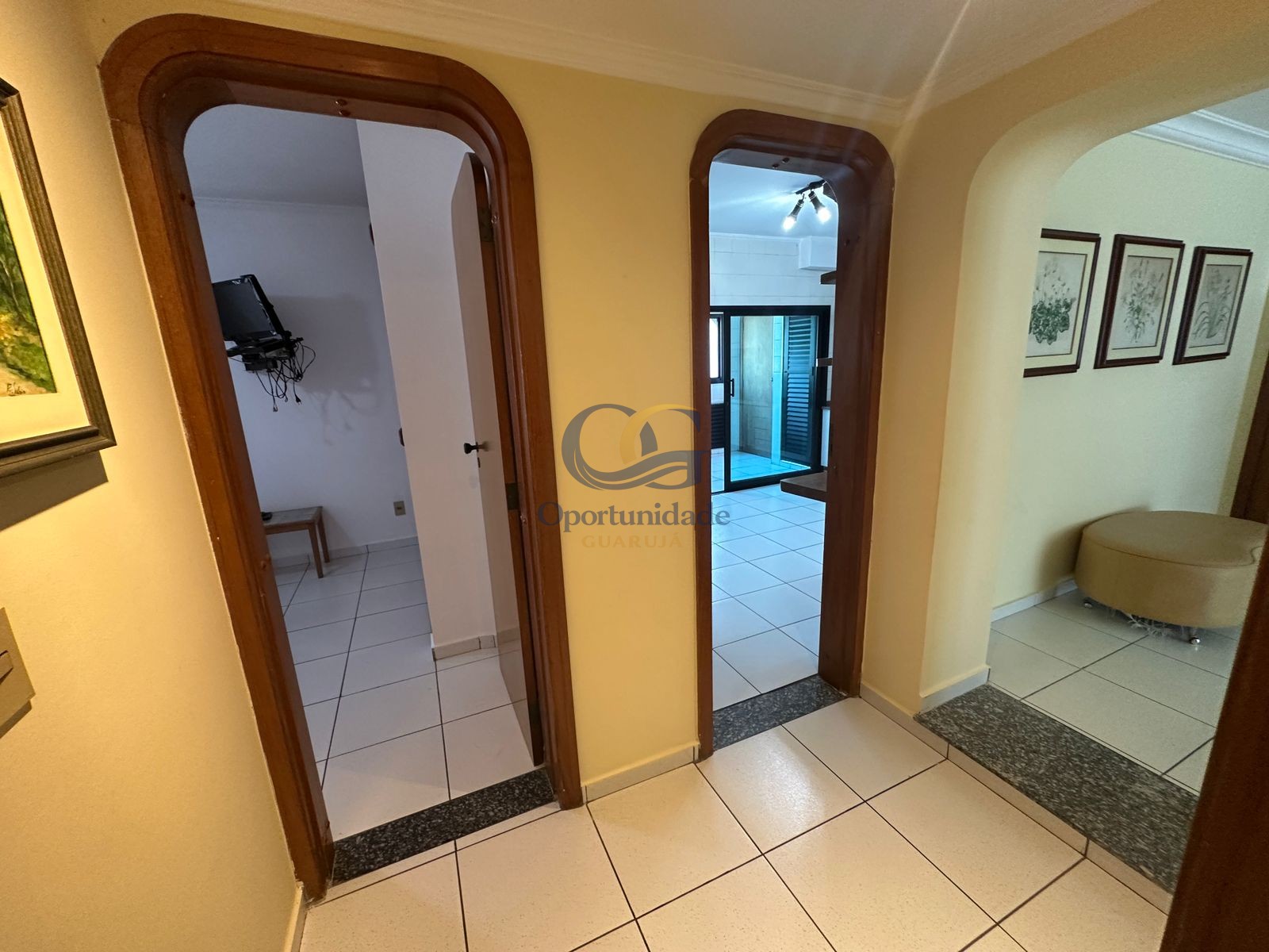 Apartamento na Praia das Pitangueiras, Guarujá - SP