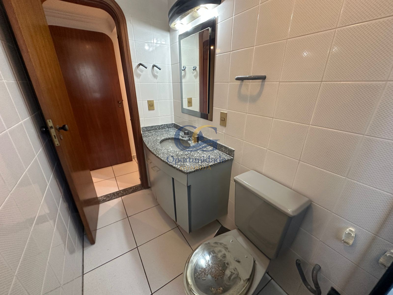 Apartamento na Praia das Pitangueiras, Guarujá - SP