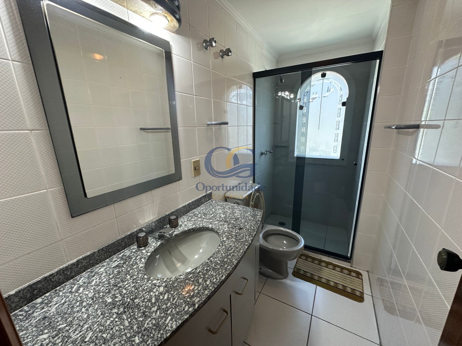 Apartamento na Praia das Pitangueiras, Guarujá - SP