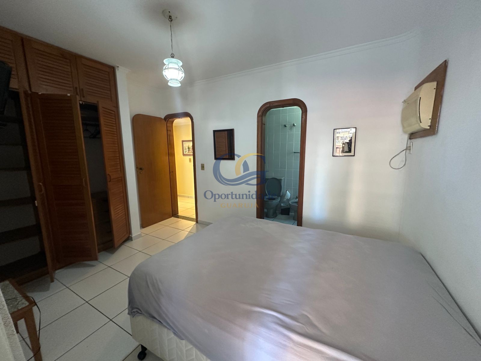 Apartamento na Praia das Pitangueiras, Guarujá - SP