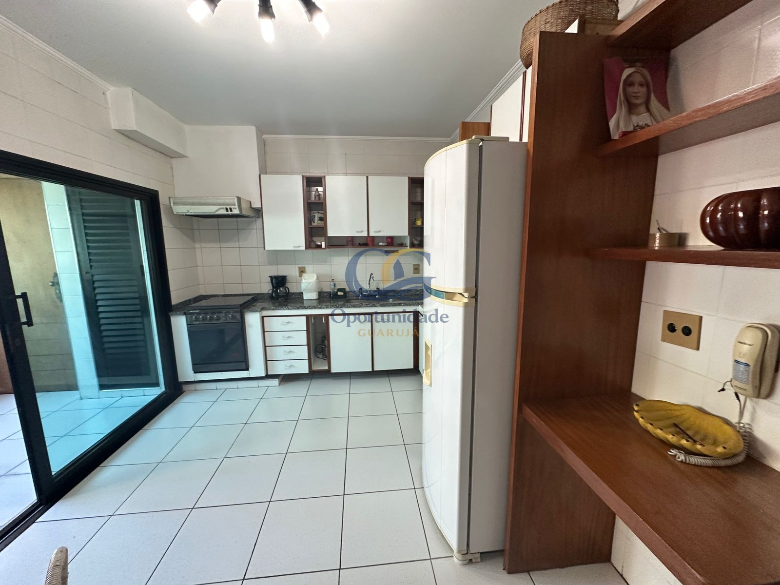 Apartamento na Praia das Pitangueiras, Guarujá - SP