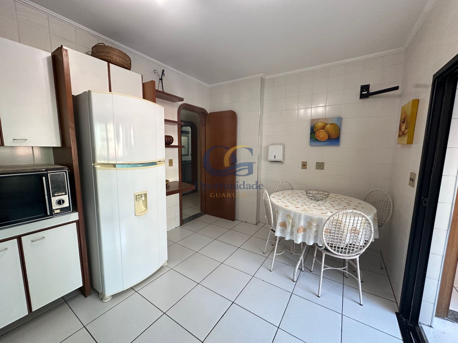 Apartamento na Praia das Pitangueiras, Guarujá - SP