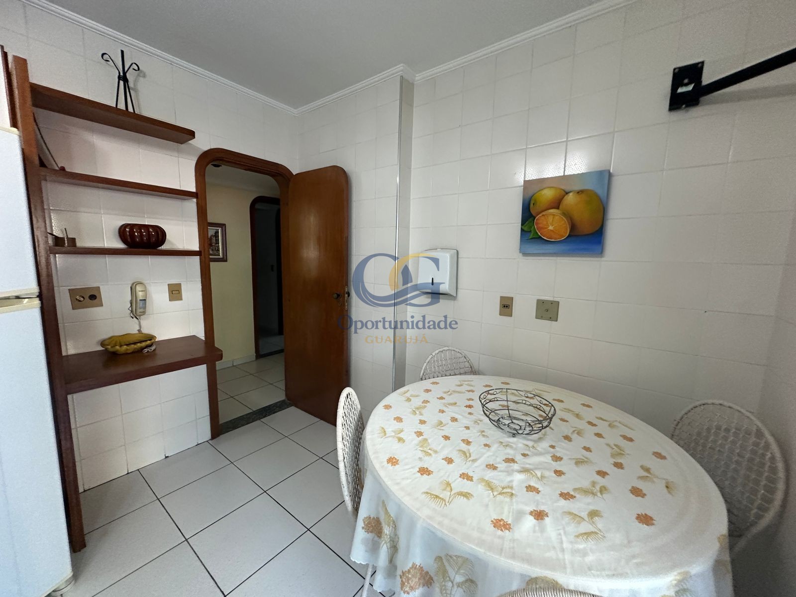 Apartamento na Praia das Pitangueiras, Guarujá - SP
