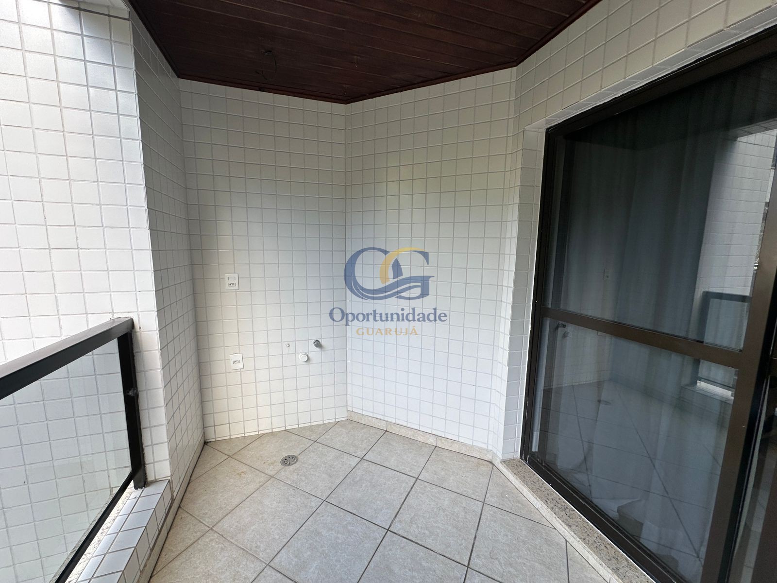 Apartamento na Praia das Pitangueiras, Guarujá - SP