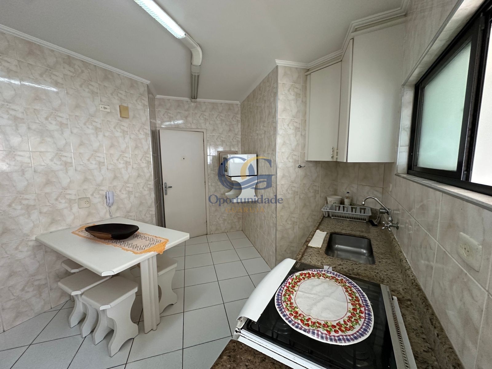 Apartamento na Praia das Pitangueiras, Guarujá - SP