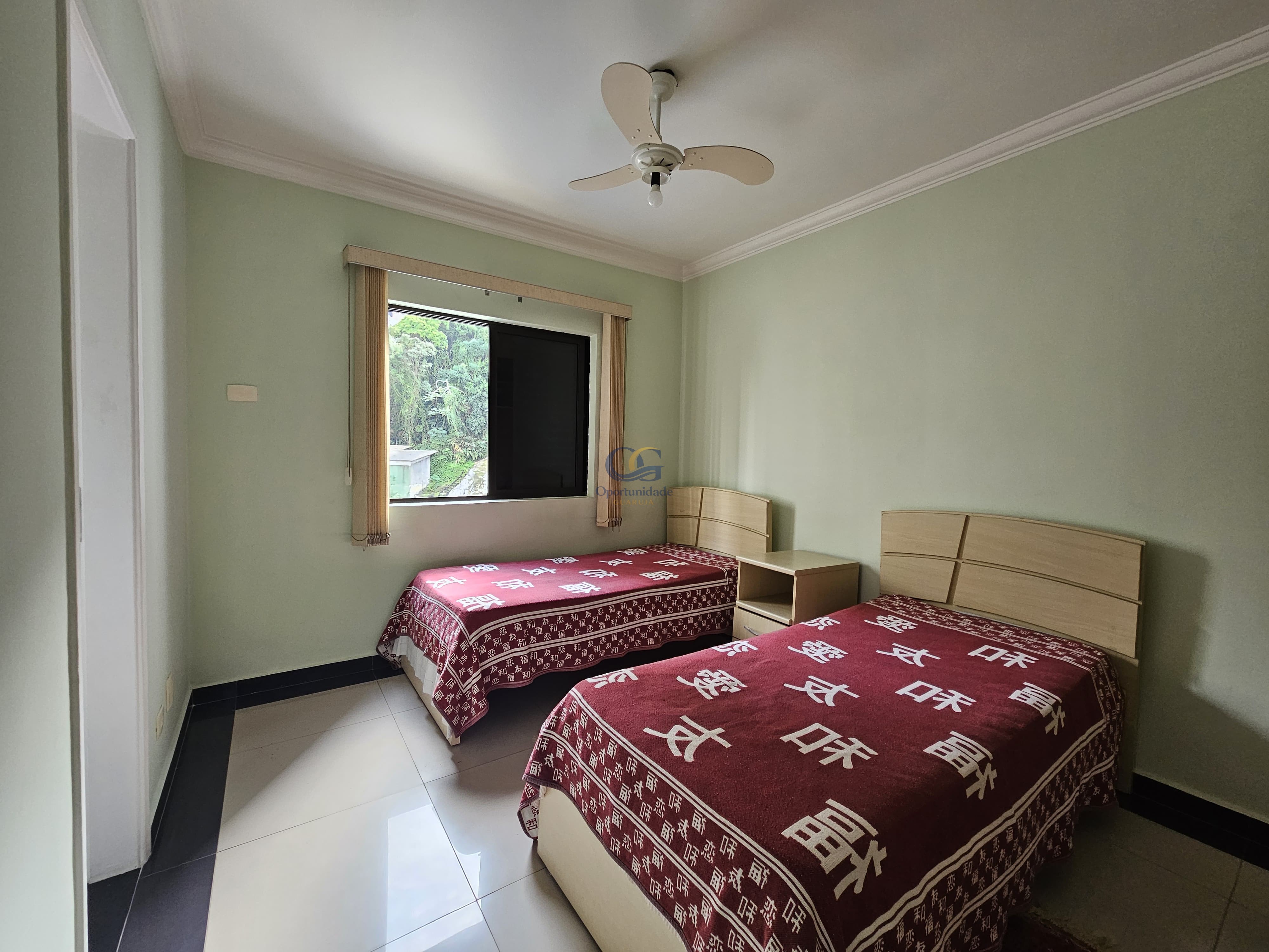 Apartamento na Praia das Pitangueiras, Guarujá - SP