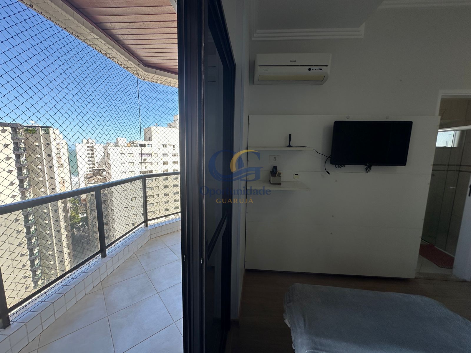 Apartamento na Praia das Pitangueiras, Guarujá - SP