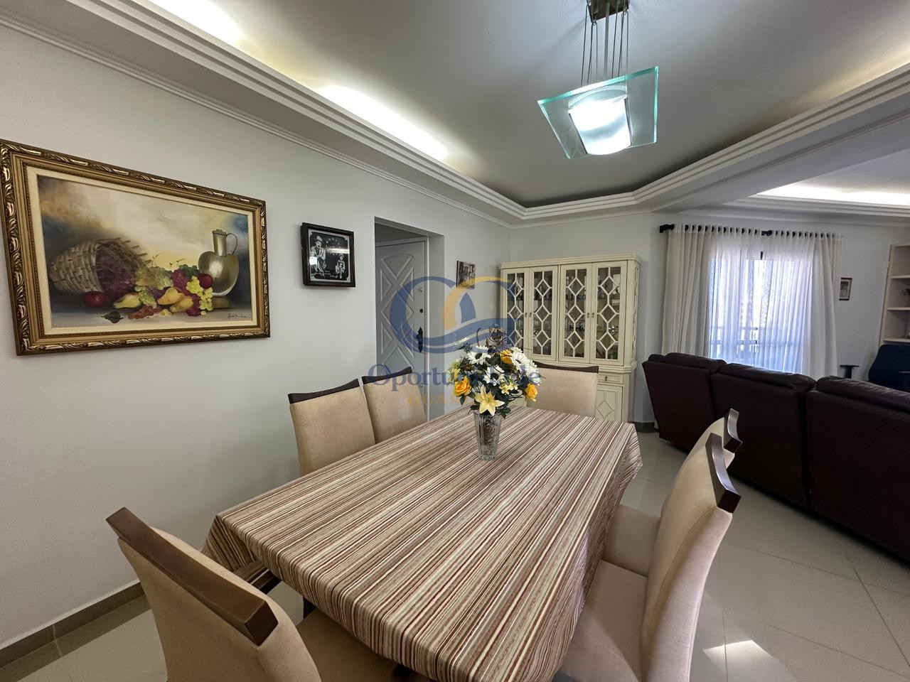Apartamento na Praia das Pitangueiras, Guarujá - SP