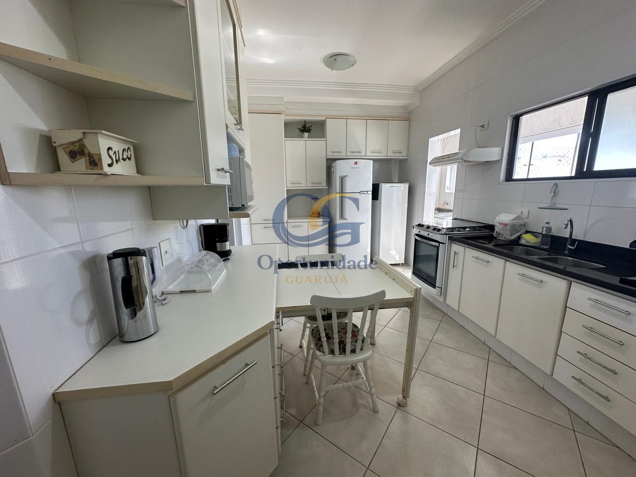 Apartamento na Praia das Pitangueiras, Guarujá - SP