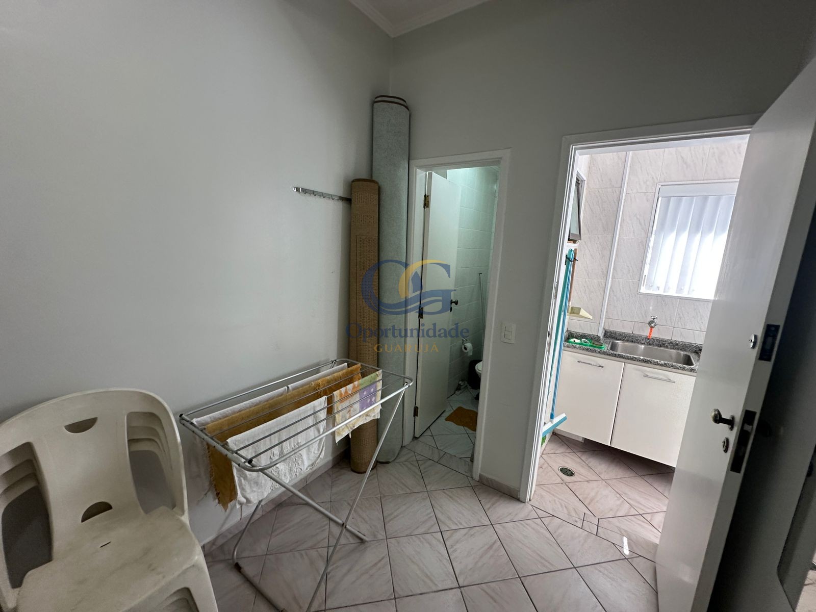 Apartamento na Praia das Pitangueiras, Guarujá - SP