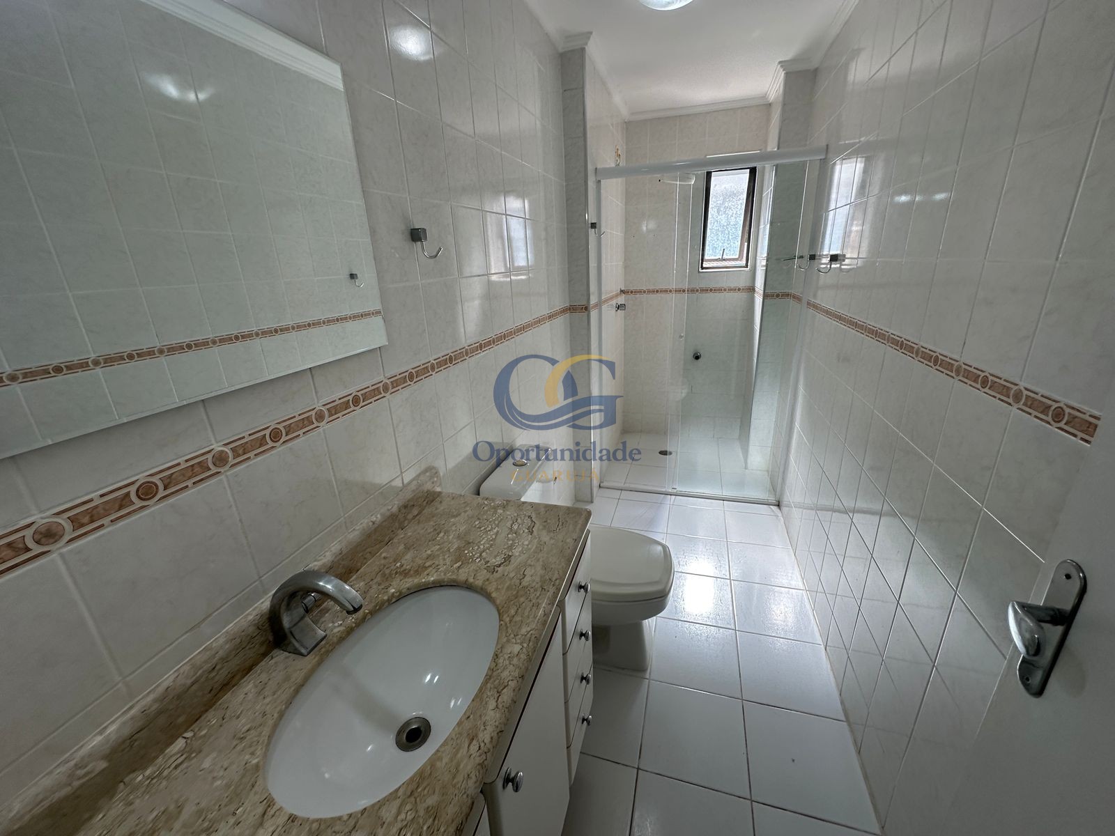 Apartamento na Praia das Pitangueiras, Guarujá - SP
