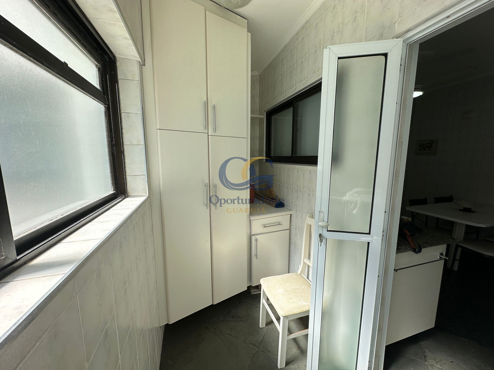 Apartamento na Praia das Pitangueiras, Guarujá - SP