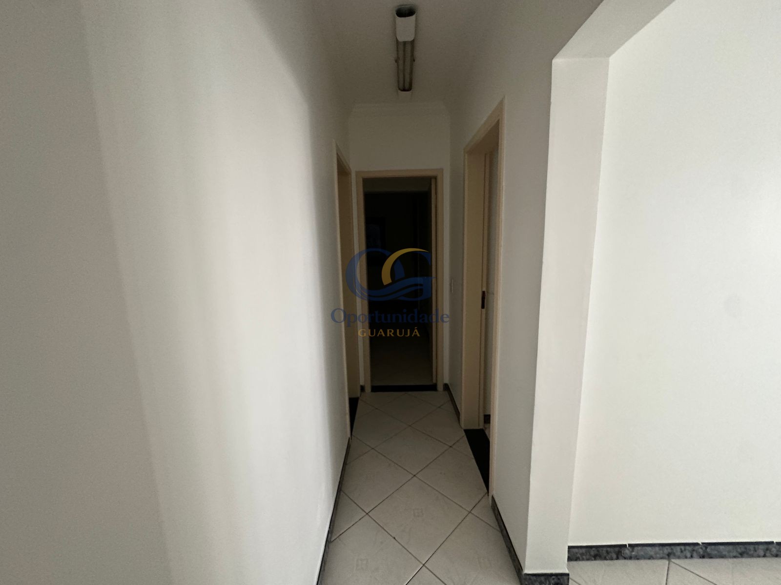 Apartamento na Praia das Pitangueiras, Guarujá - SP