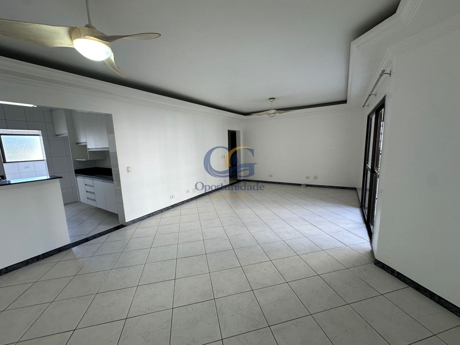 Apartamento na Praia das Pitangueiras, Guarujá - SP
