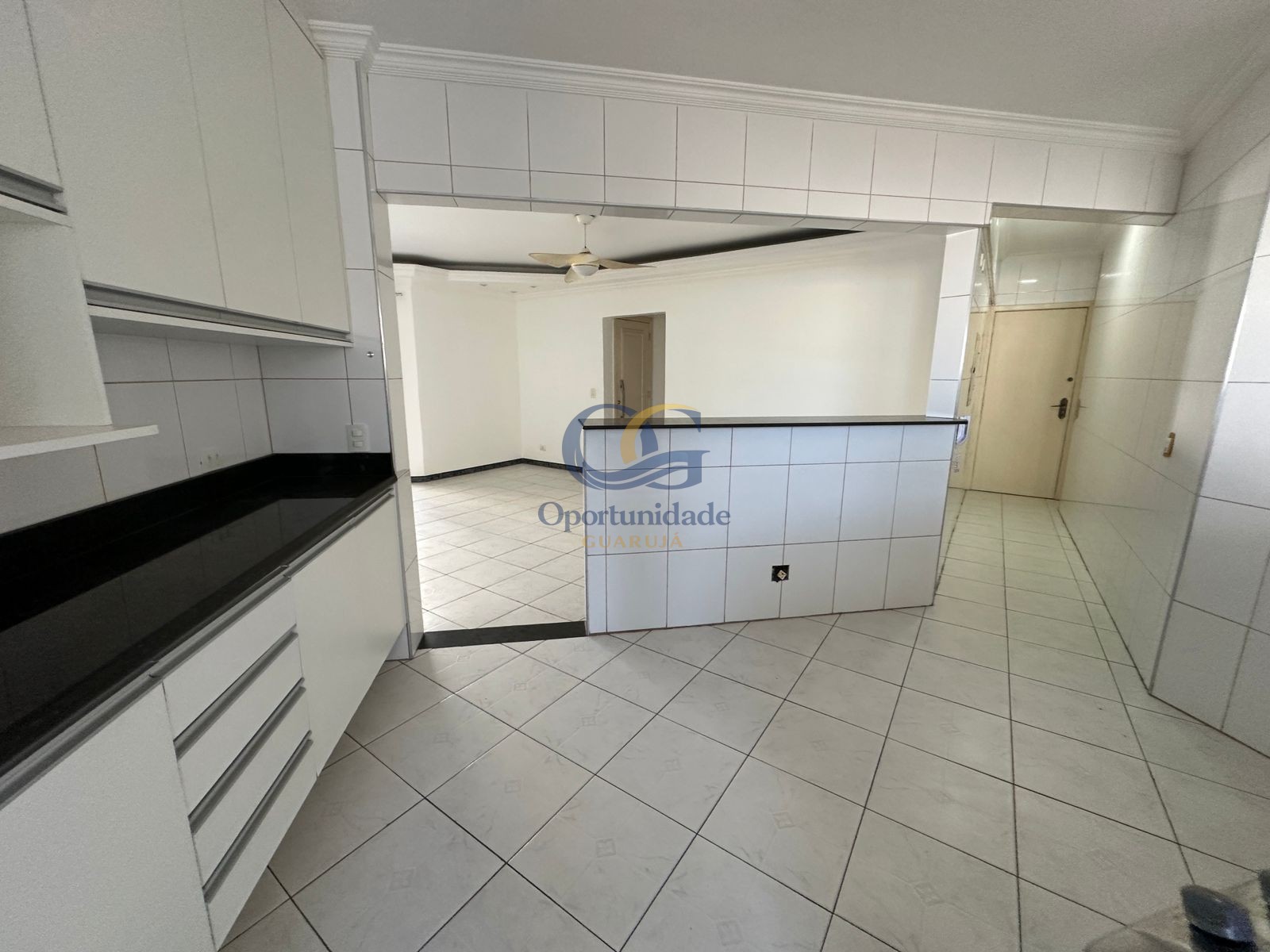 Apartamento na Praia das Pitangueiras, Guarujá - SP