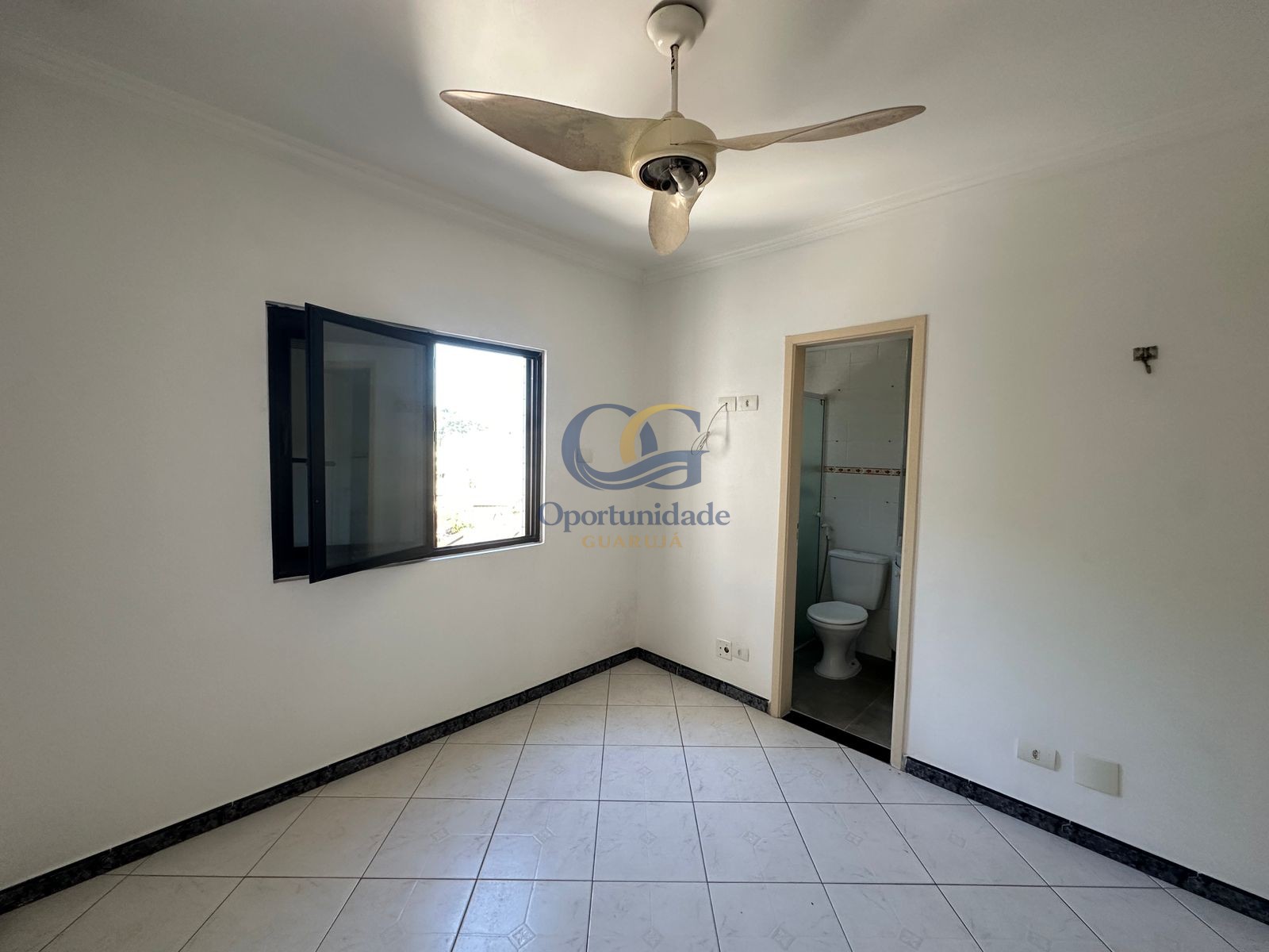 Apartamento na Praia das Pitangueiras, Guarujá - SP