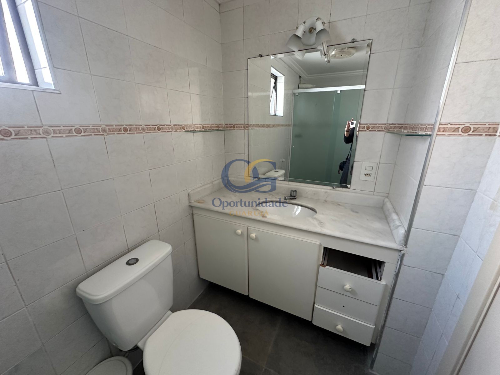 Apartamento na Praia das Pitangueiras, Guarujá - SP