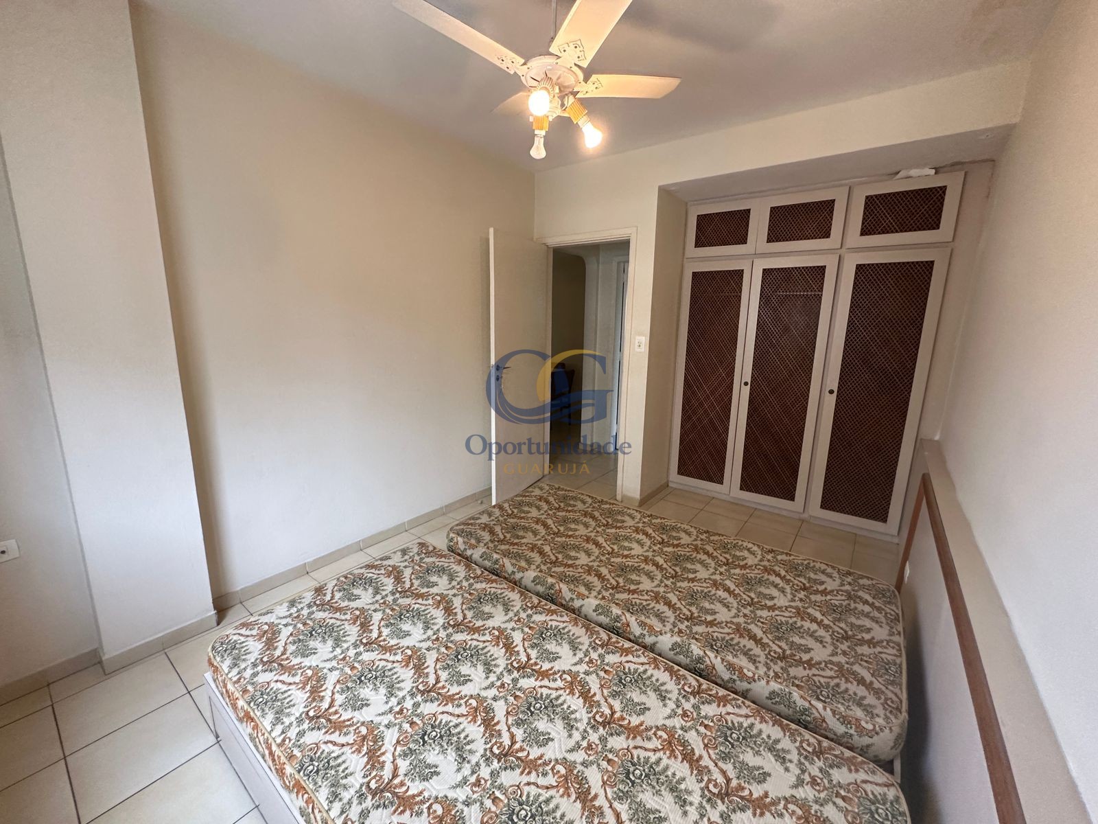 Apartamento na Praia das Pitangueiras, Guarujá - SP