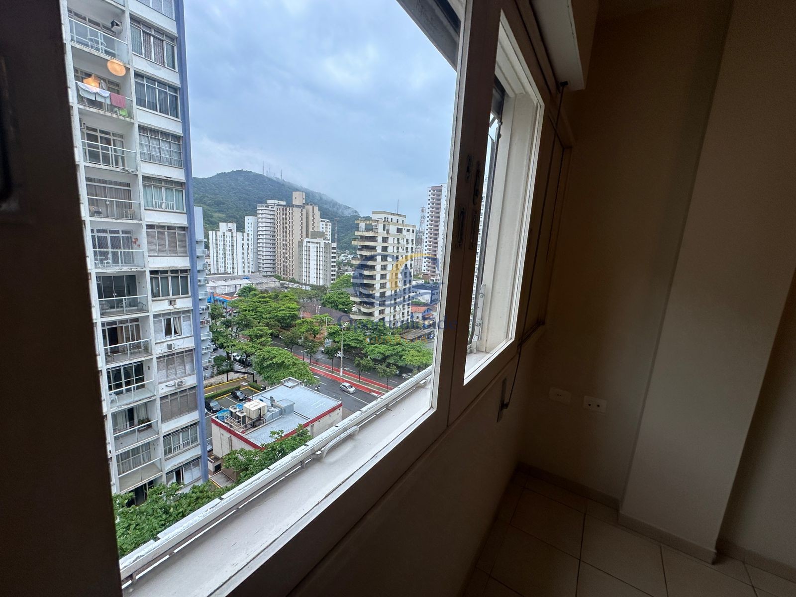 Apartamento na Praia das Pitangueiras, Guarujá - SP
