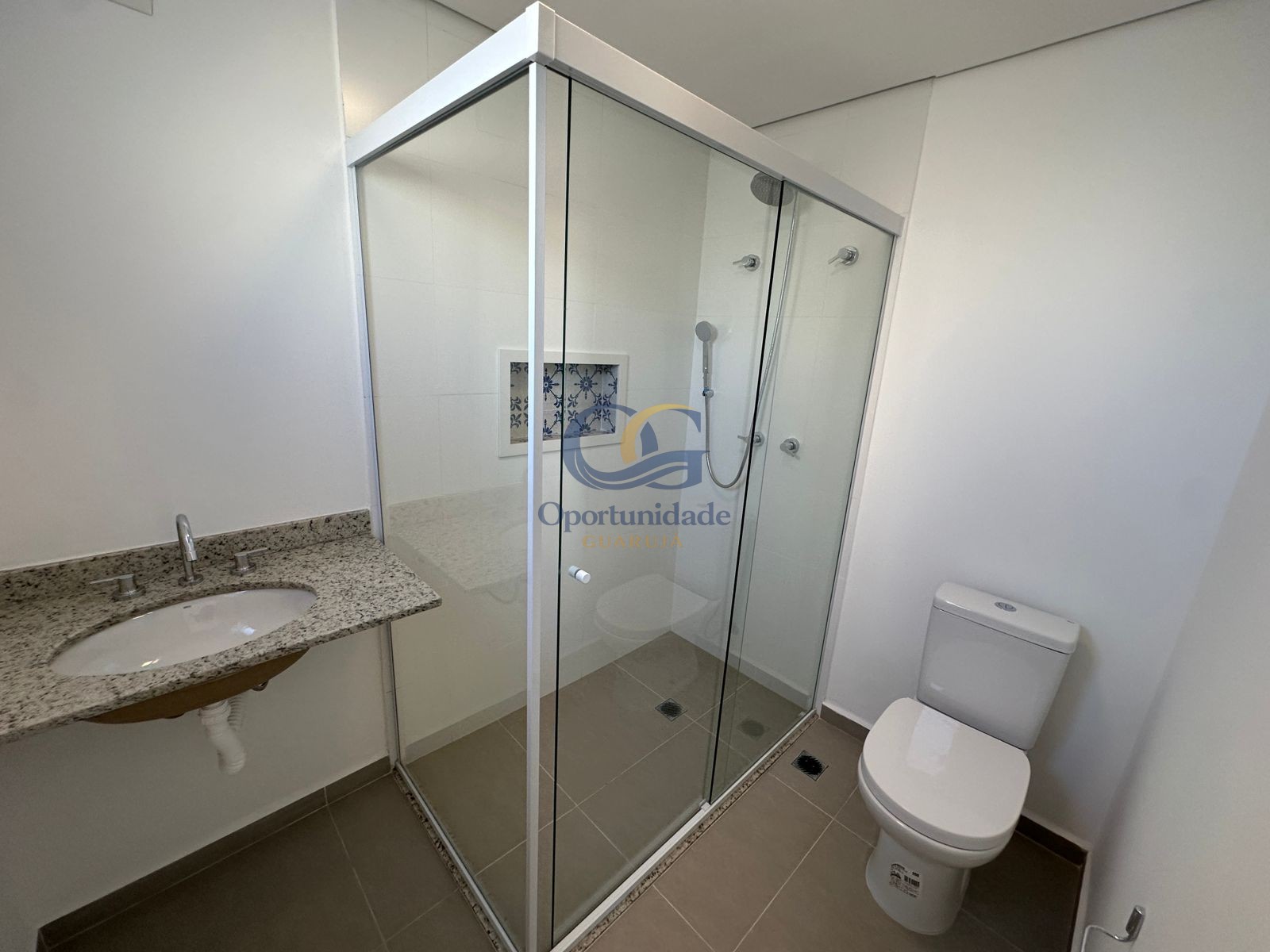 Apartamento na Praia das Pitangueiras, Guarujá - SP