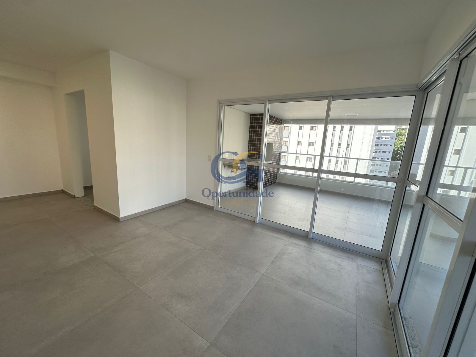 Apartamento na Praia das Pitangueiras, Guarujá - SP
