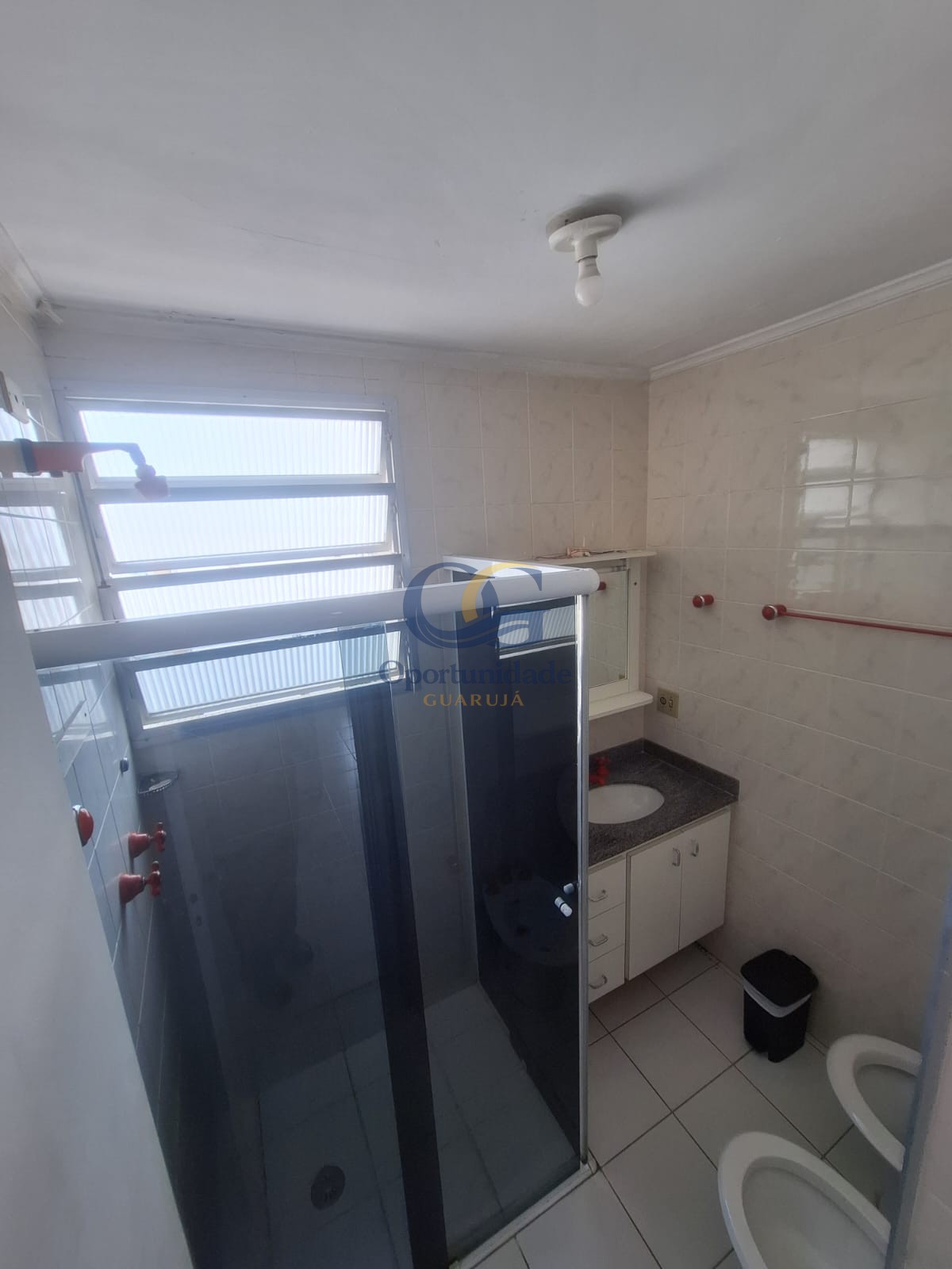 Apartamento na Praia das Pitangueiras, Guarujá - SP