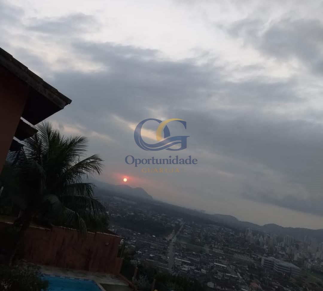 Casa em Condomínio na Praia da Enseada, Guarujá - SP
