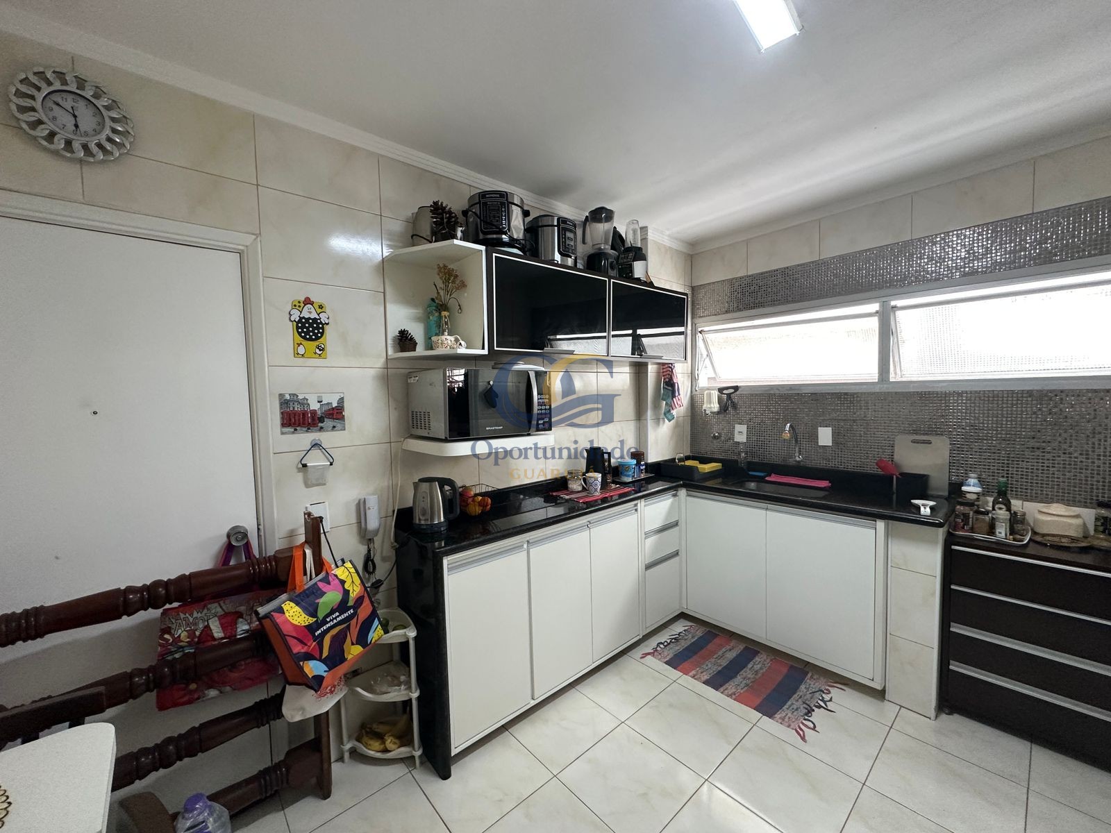Apartamento na Praia das Pitangueiras, Guarujá - SP