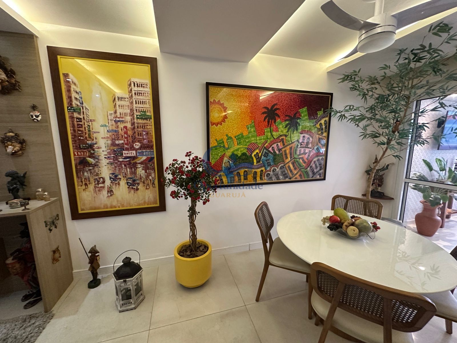 Apartamento na Praia das Pitangueiras, Guarujá - SP