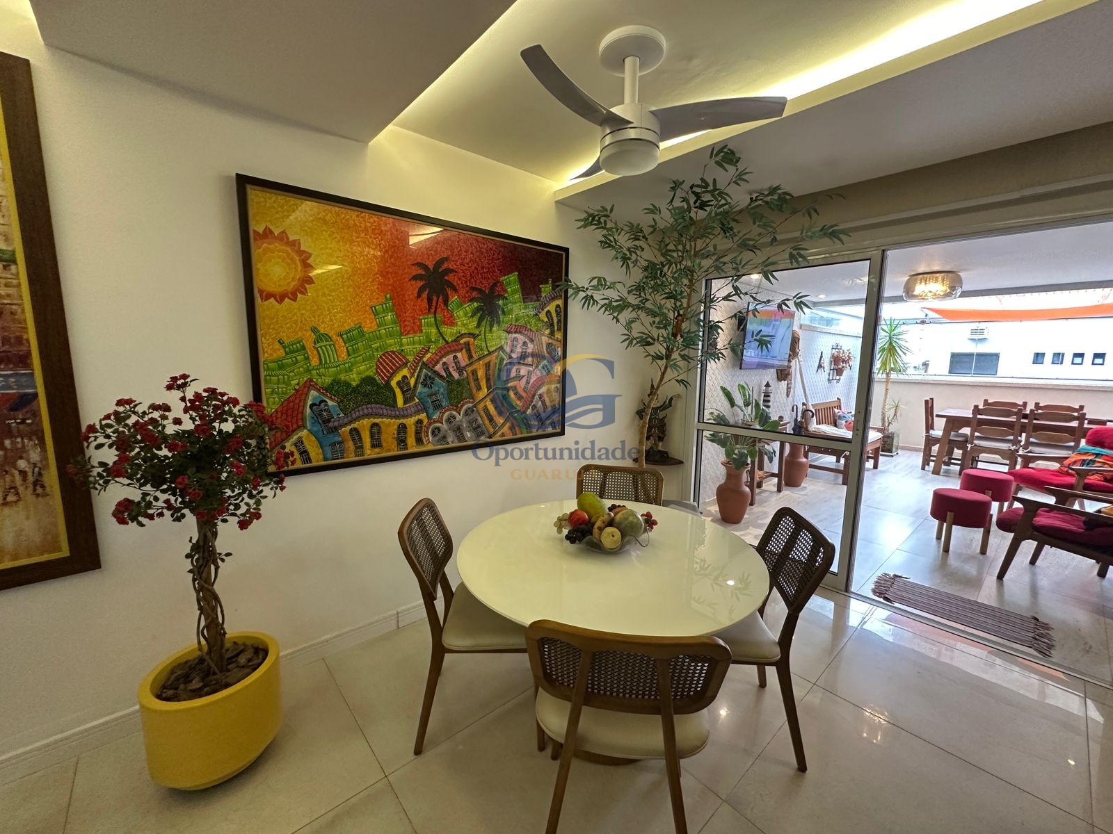 Apartamento na Praia das Pitangueiras, Guarujá - SP