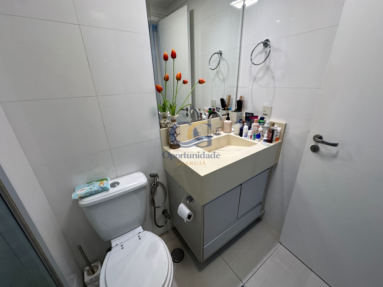 Apartamento na Praia das Pitangueiras, Guarujá - SP