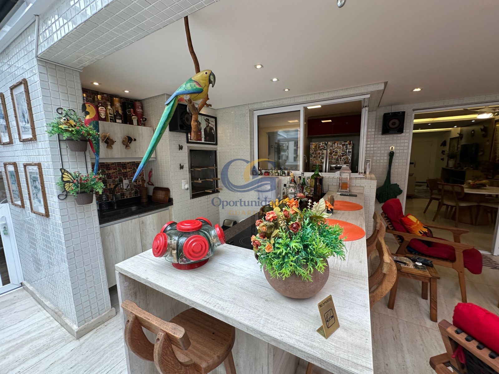 Apartamento na Praia das Pitangueiras, Guarujá - SP