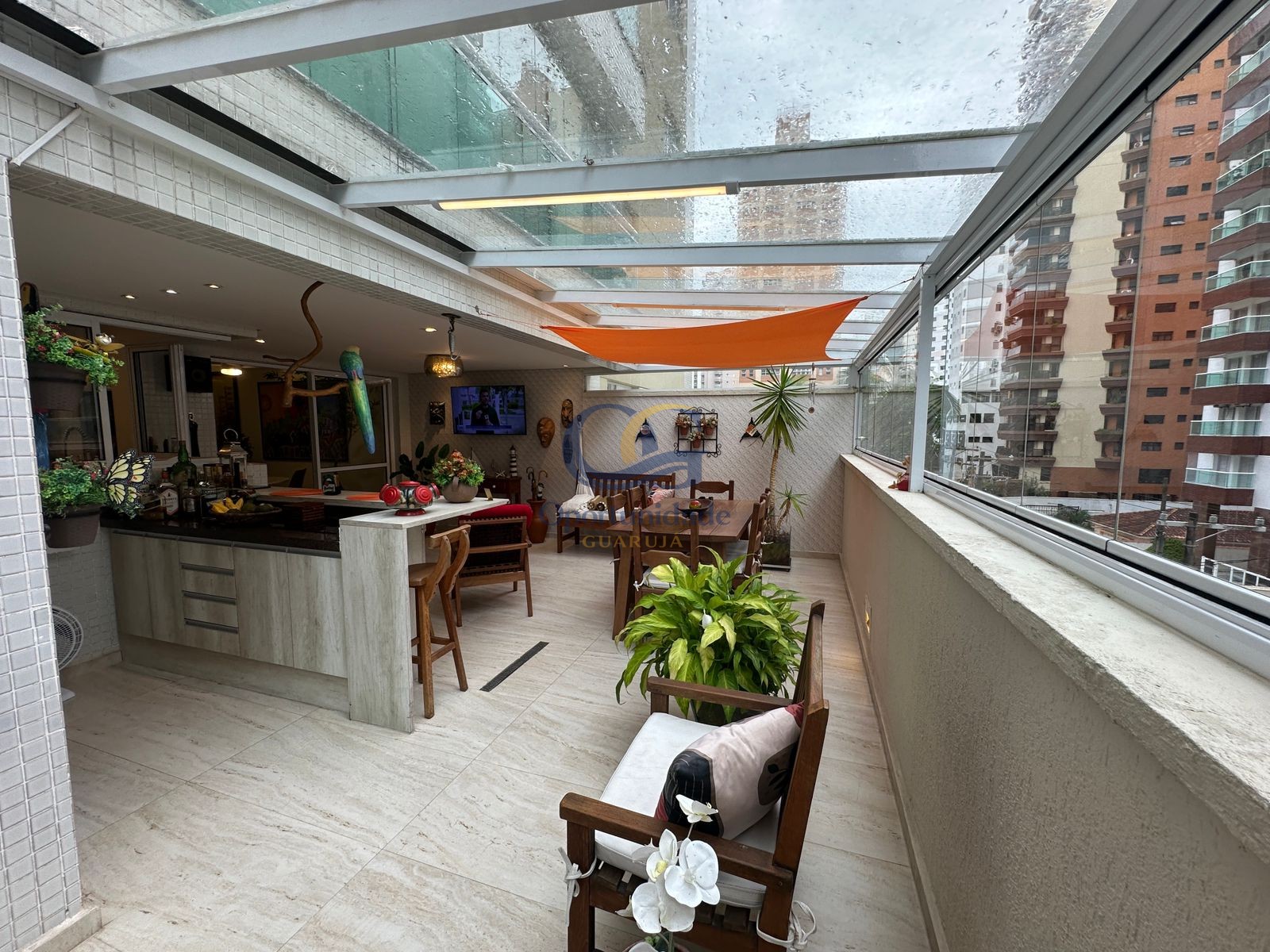 Apartamento na Praia das Pitangueiras, Guarujá - SP