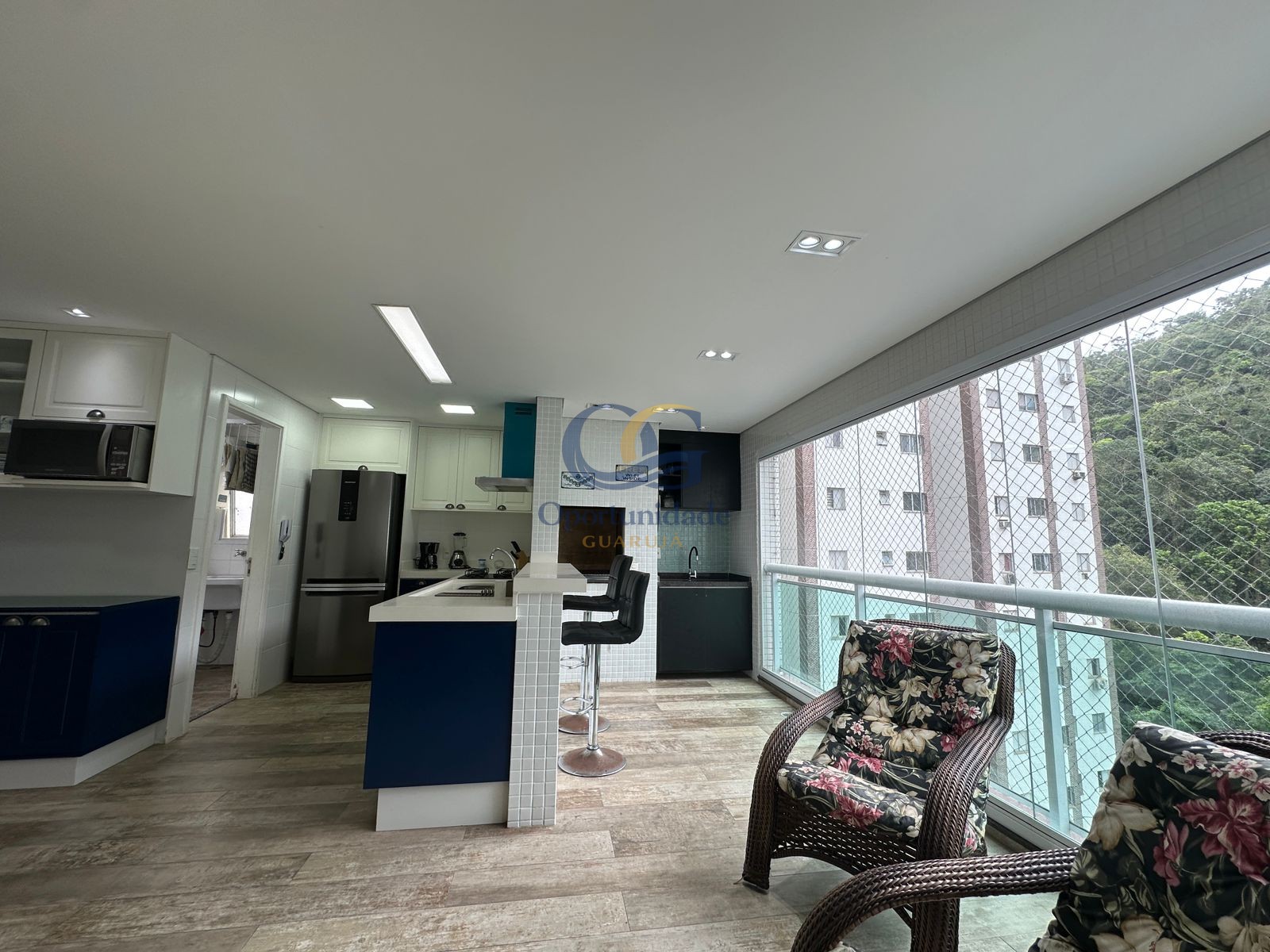 Apartamento na Praia das Pitangueiras, Guarujá - SP