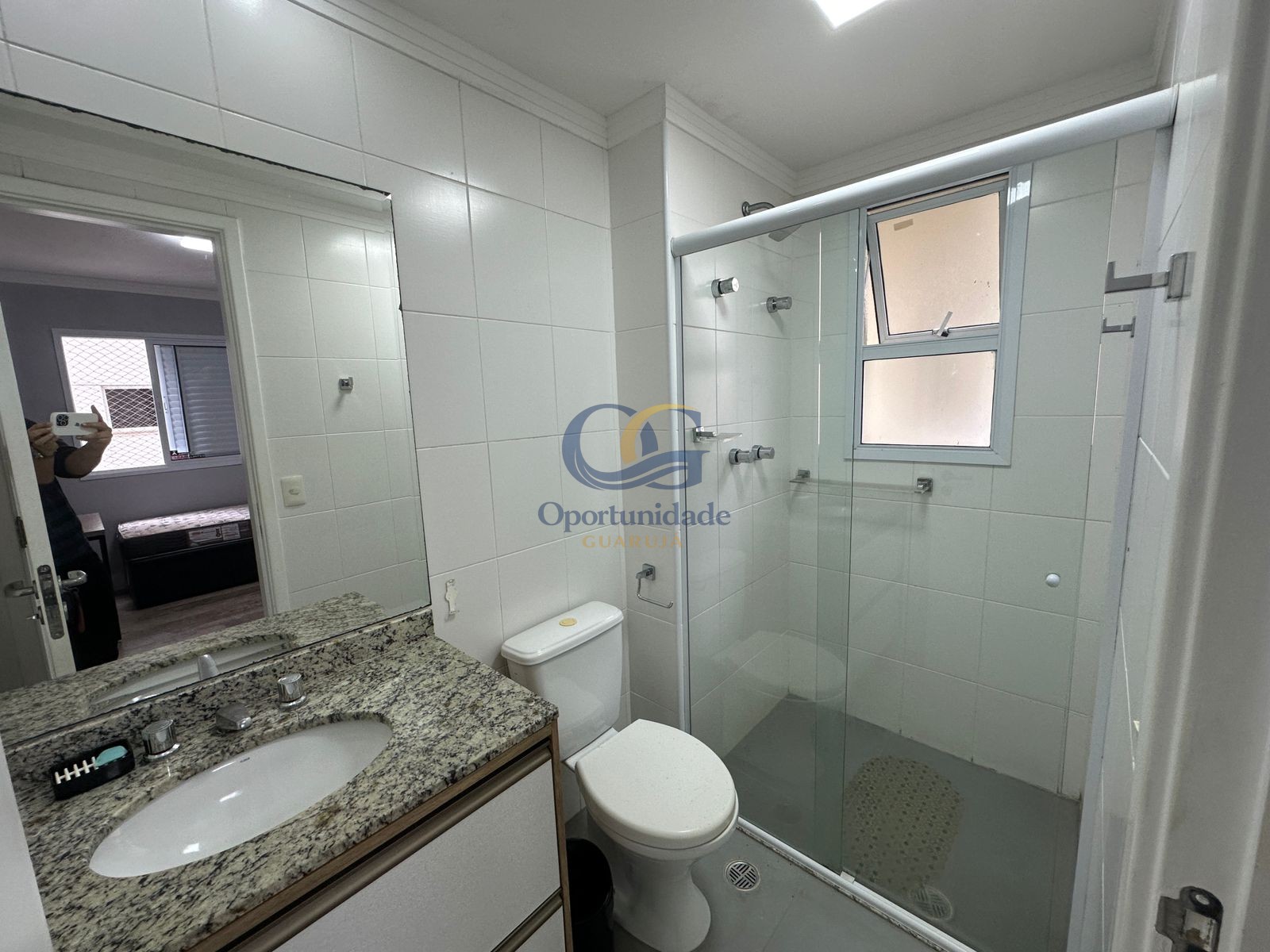 Apartamento na Praia das Pitangueiras, Guarujá - SP