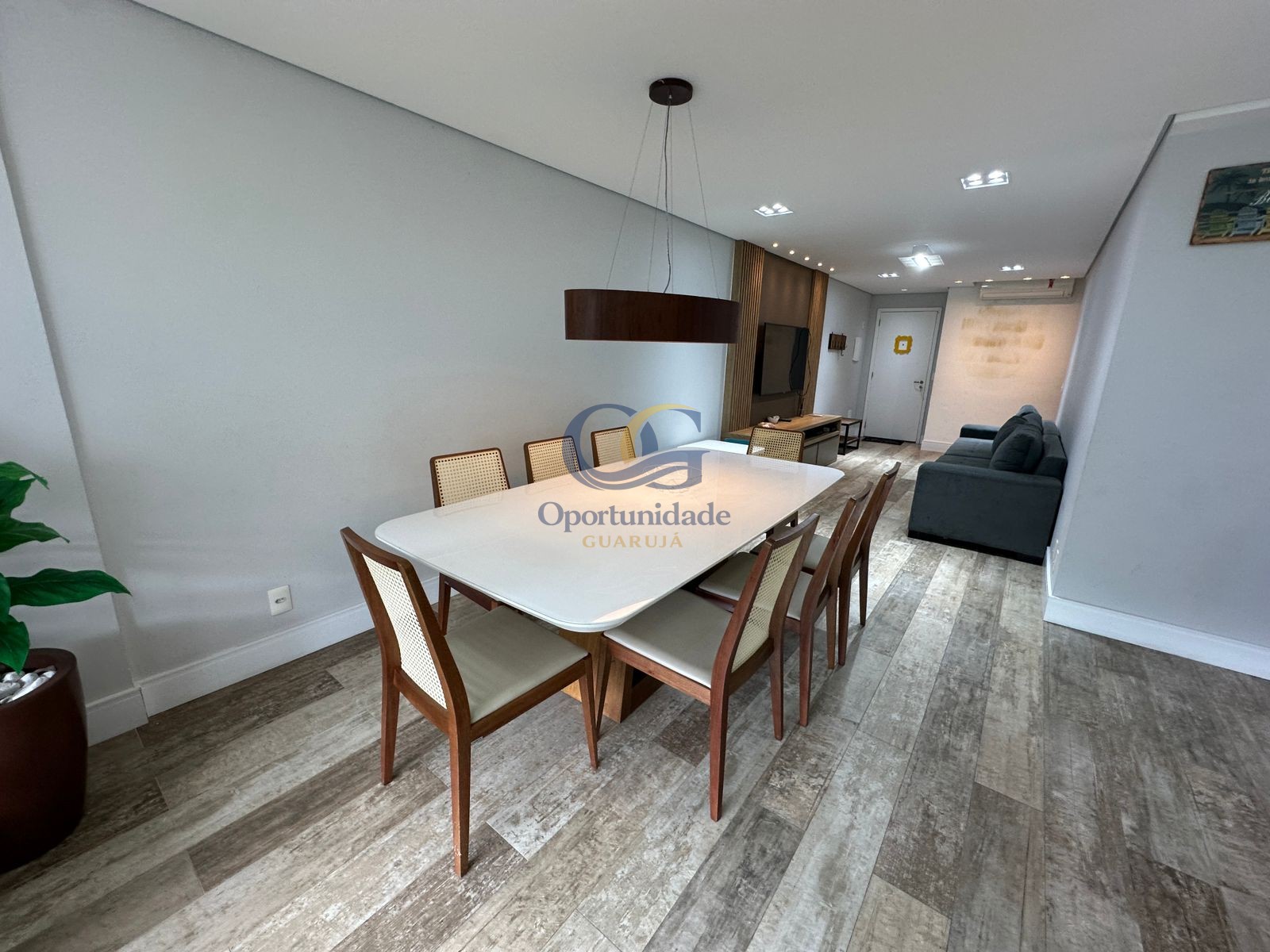 Apartamento na Praia das Pitangueiras, Guarujá - SP