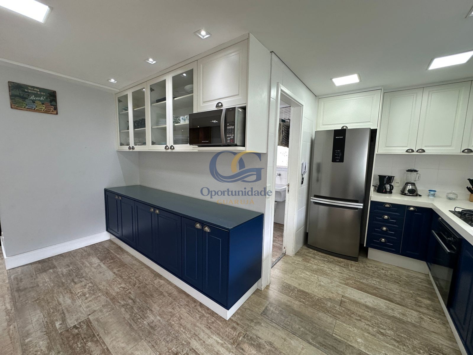Apartamento na Praia das Pitangueiras, Guarujá - SP