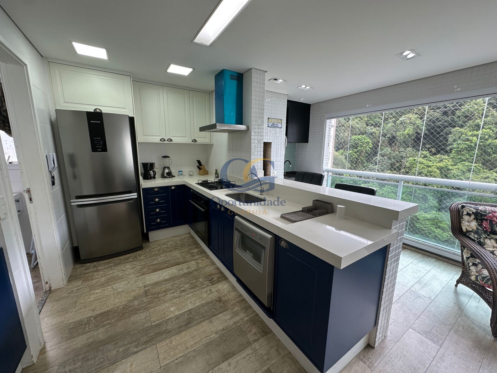 Apartamento na Praia das Pitangueiras, Guarujá - SP