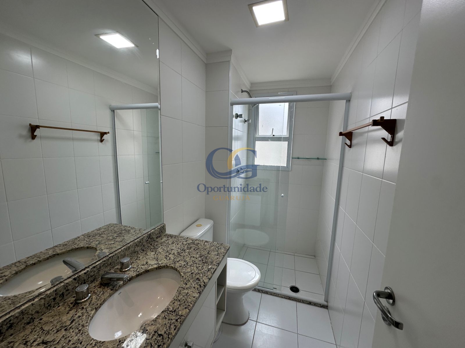 Apartamento na Praia das Pitangueiras, Guarujá - SP