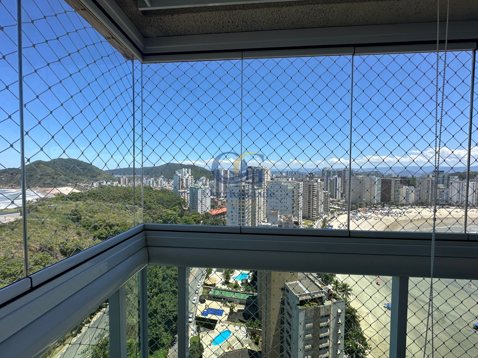 Apartamento na Praia das Astúrias, Guarujá - SP