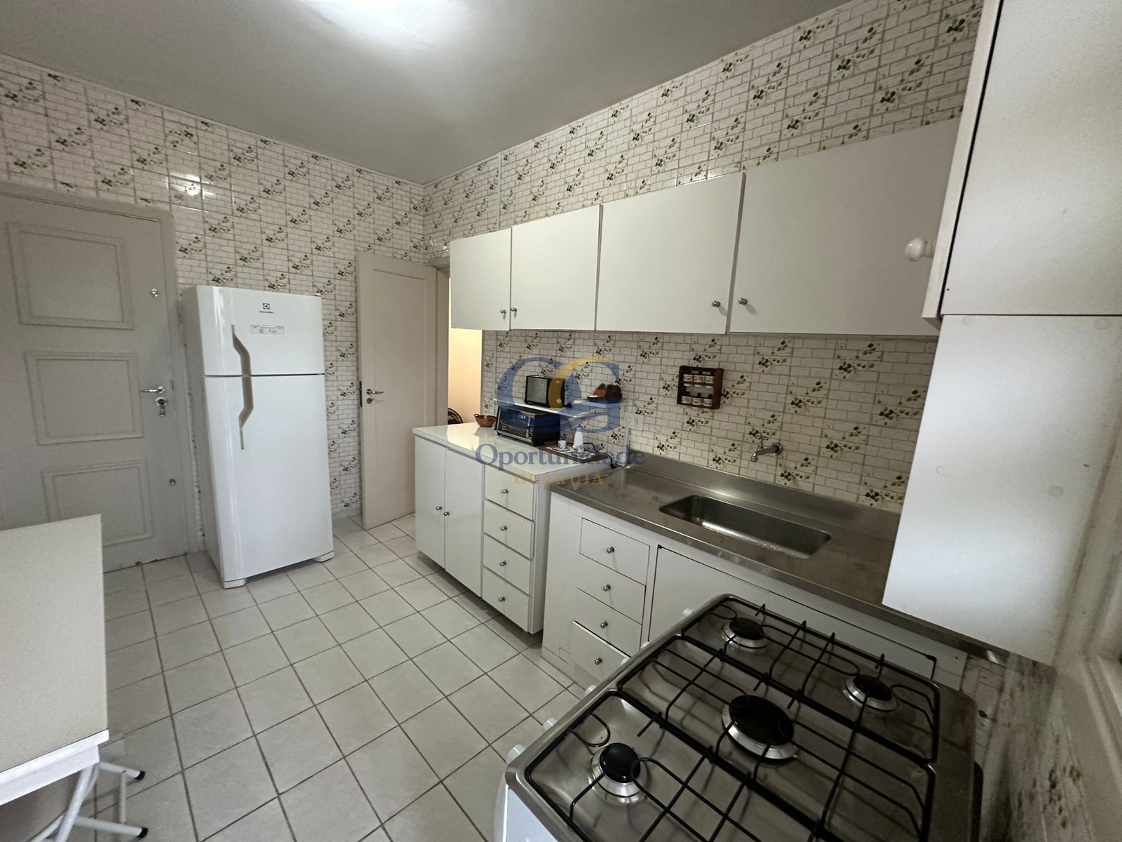 Apartamento na Praia das Pitangueiras, Guarujá - SP