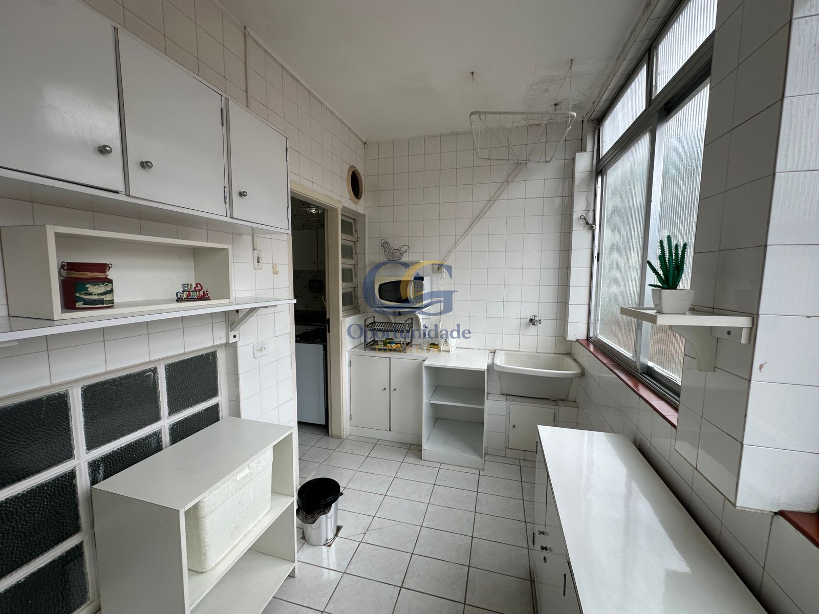 Apartamento na Praia das Pitangueiras, Guarujá - SP