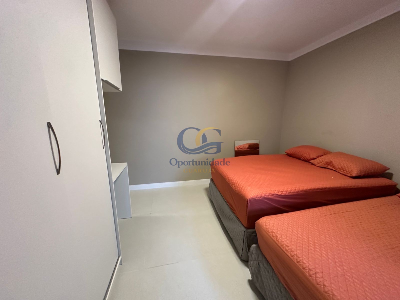 Apartamento na Praia das Pitangueiras, Guarujá - SP