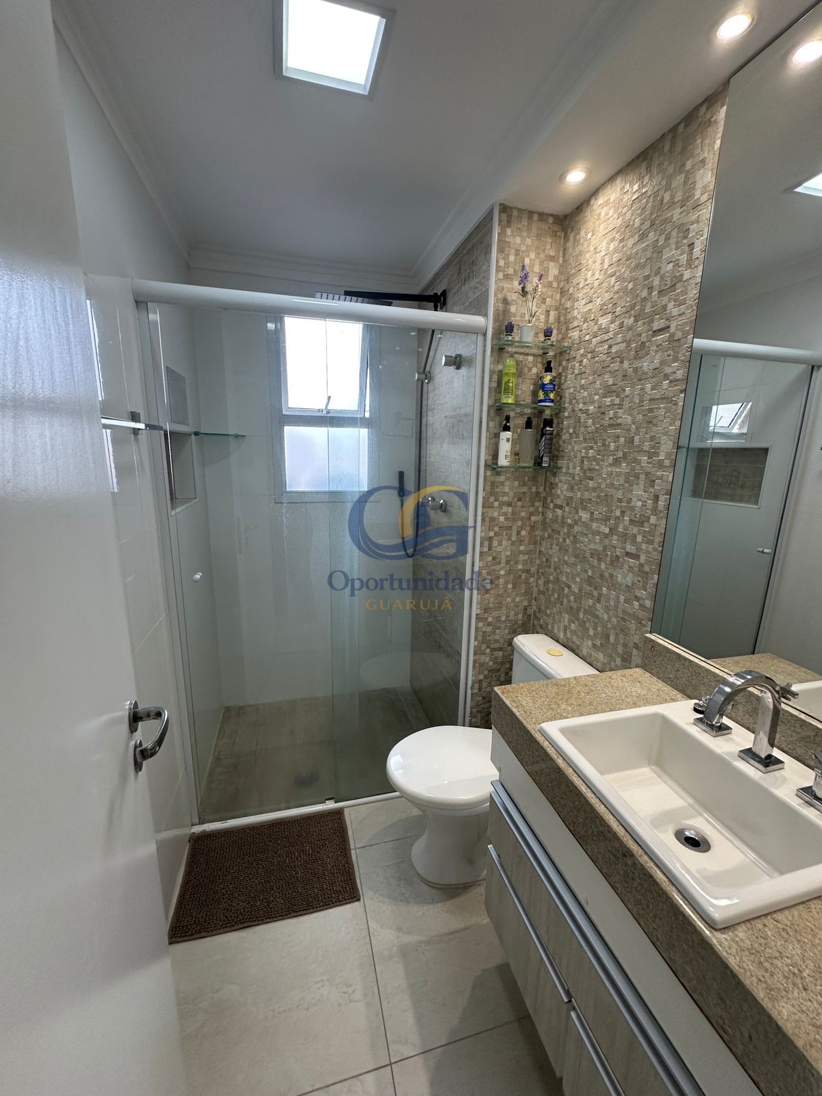 Apartamento na Praia das Pitangueiras, Guarujá - SP