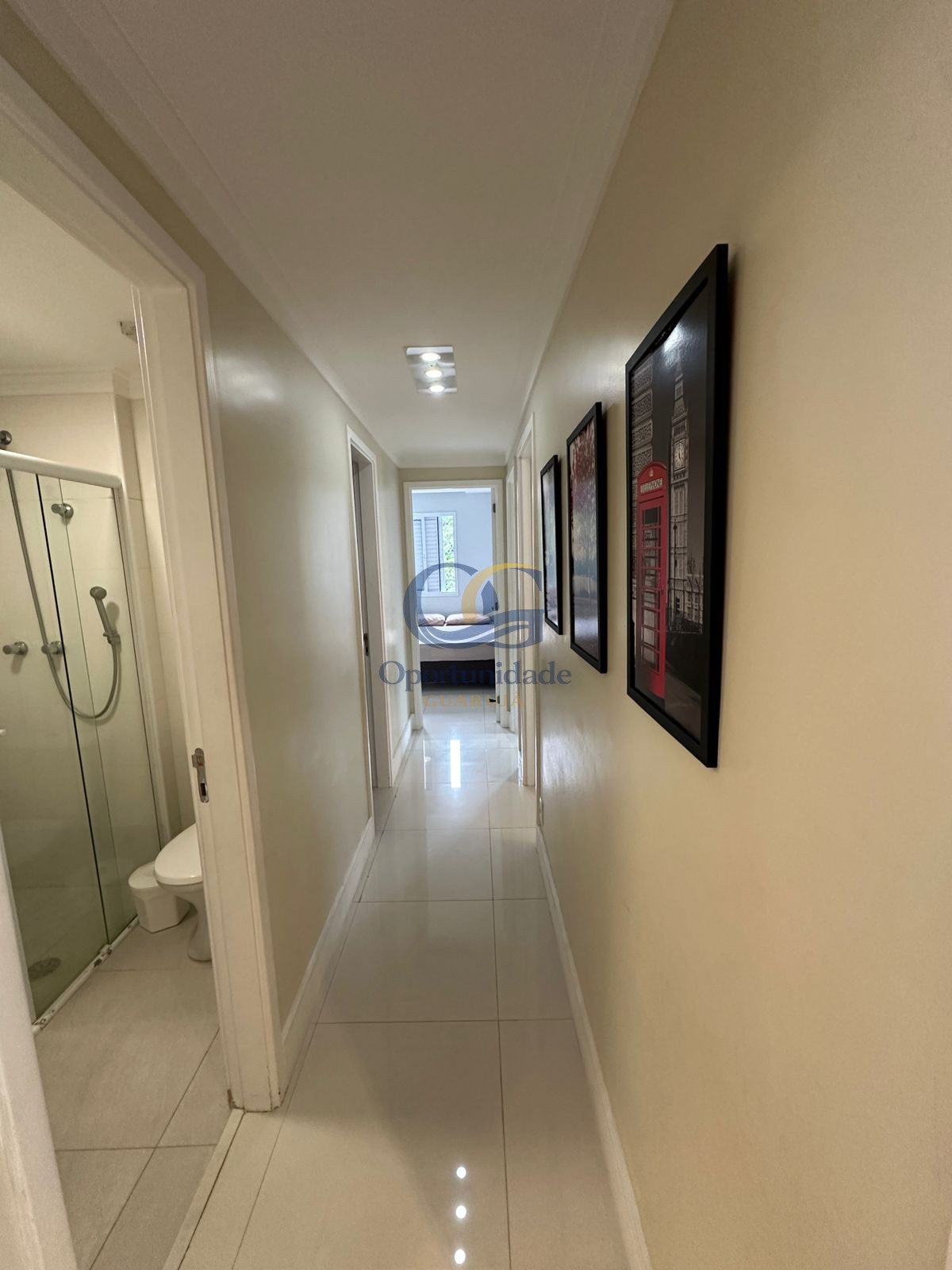 Apartamento na Praia das Pitangueiras, Guarujá - SP