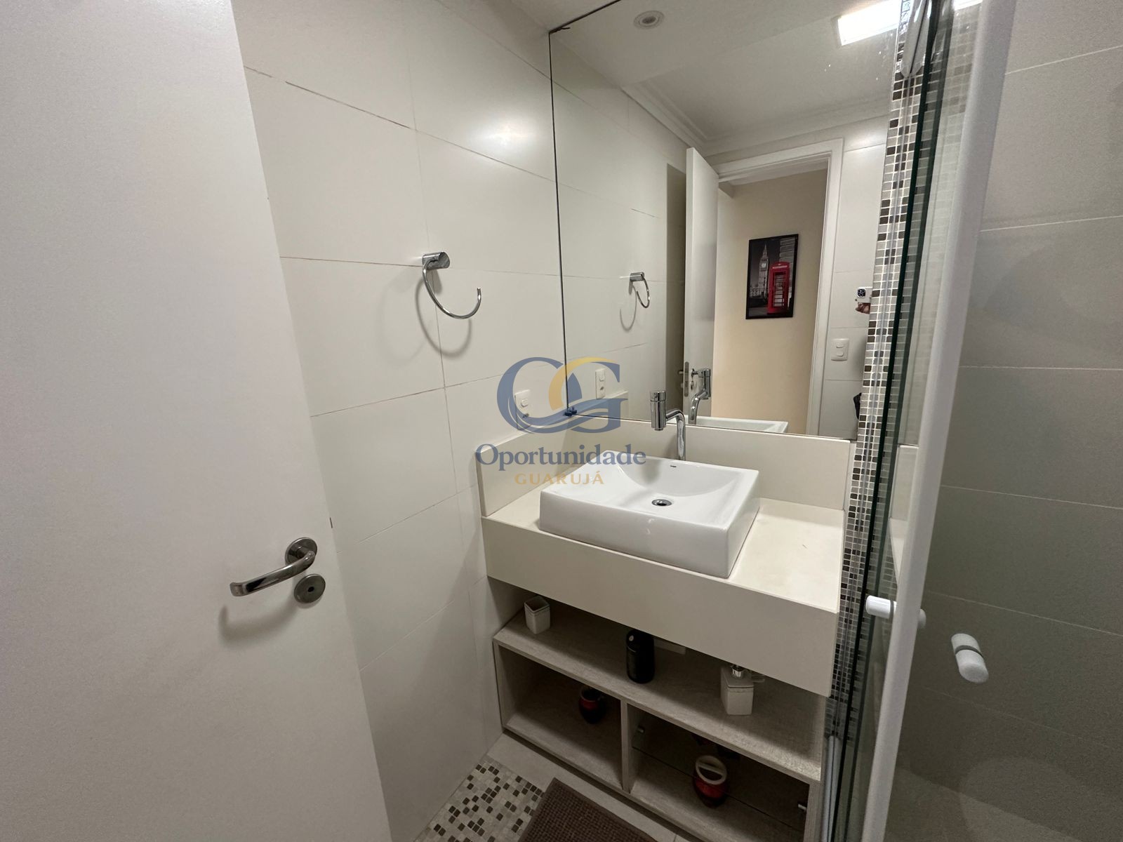 Apartamento na Praia das Pitangueiras, Guarujá - SP