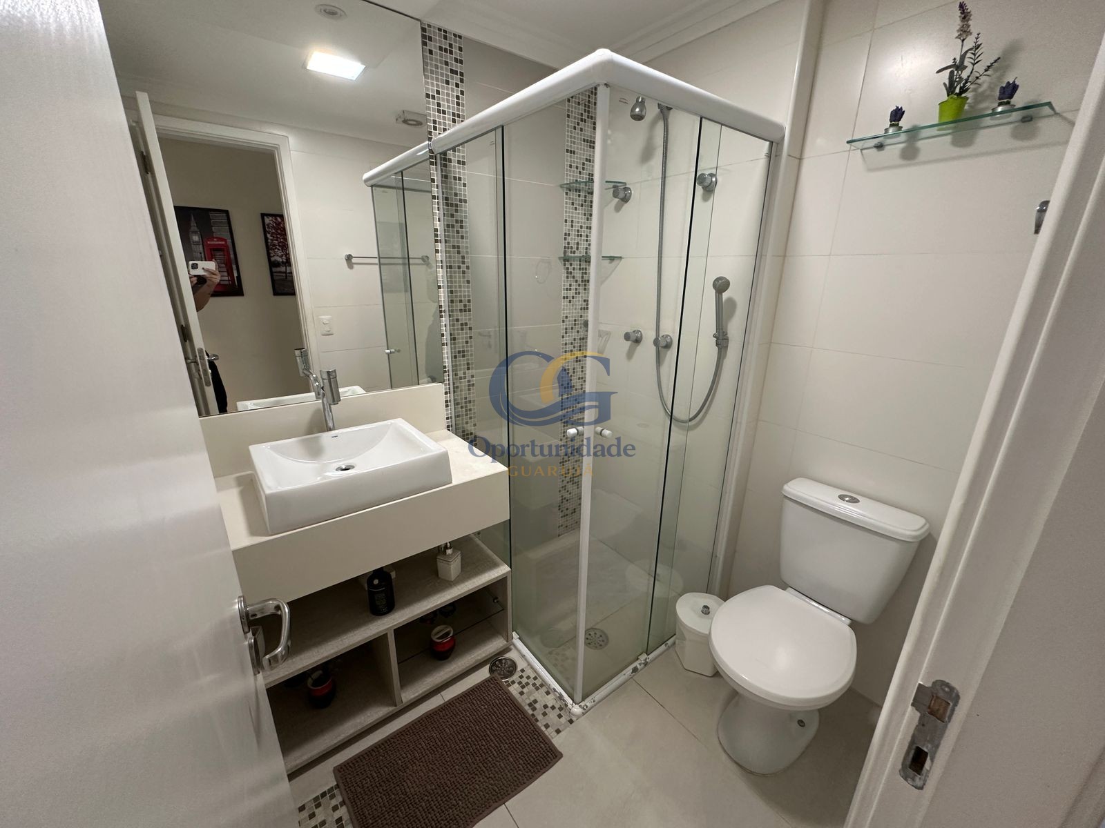 Apartamento na Praia das Pitangueiras, Guarujá - SP