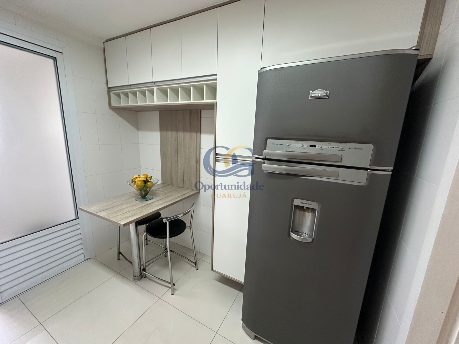 Apartamento na Praia das Pitangueiras, Guarujá - SP