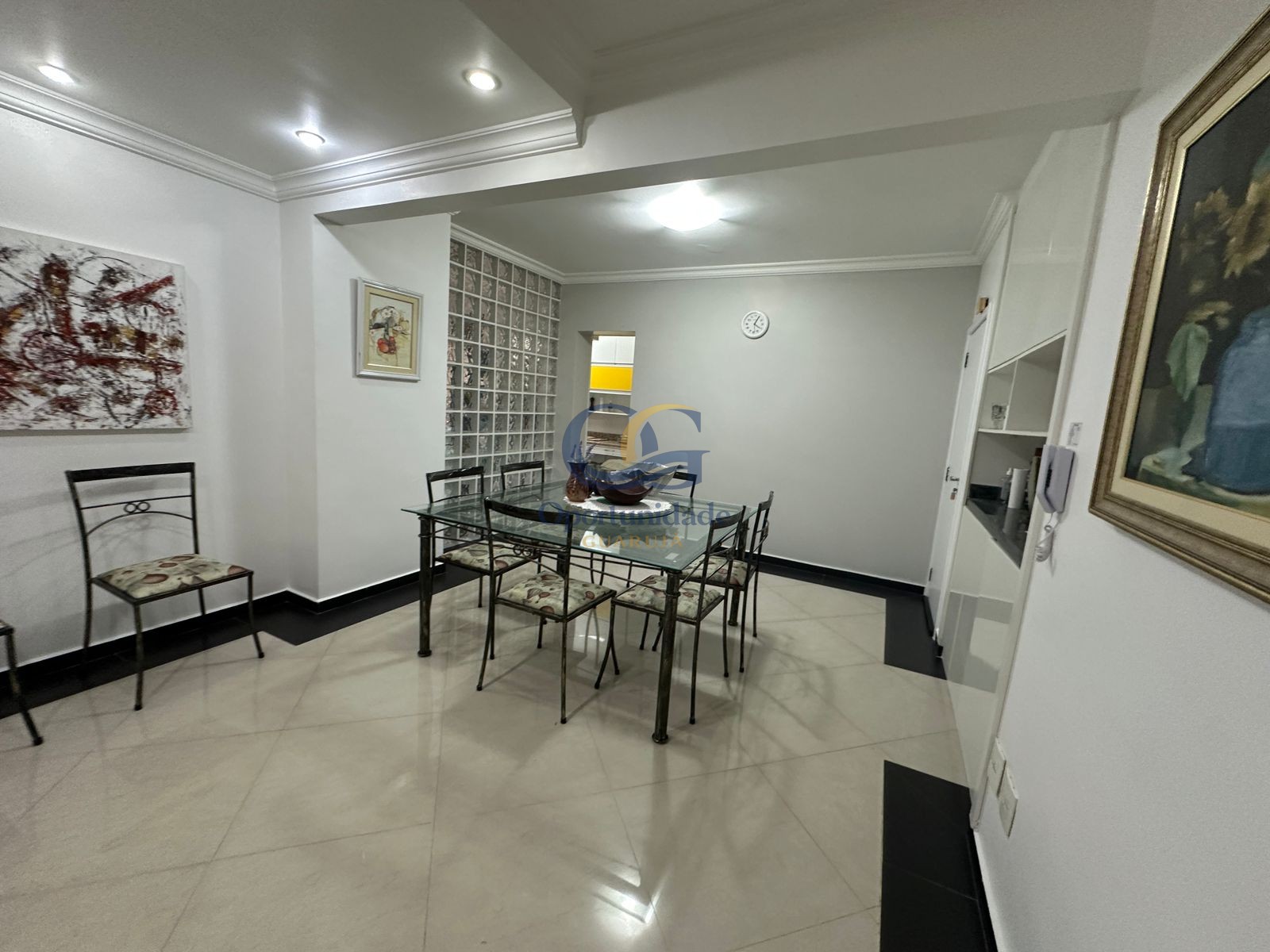 Apartamento na Praia das Pitangueiras, Guarujá - SP
