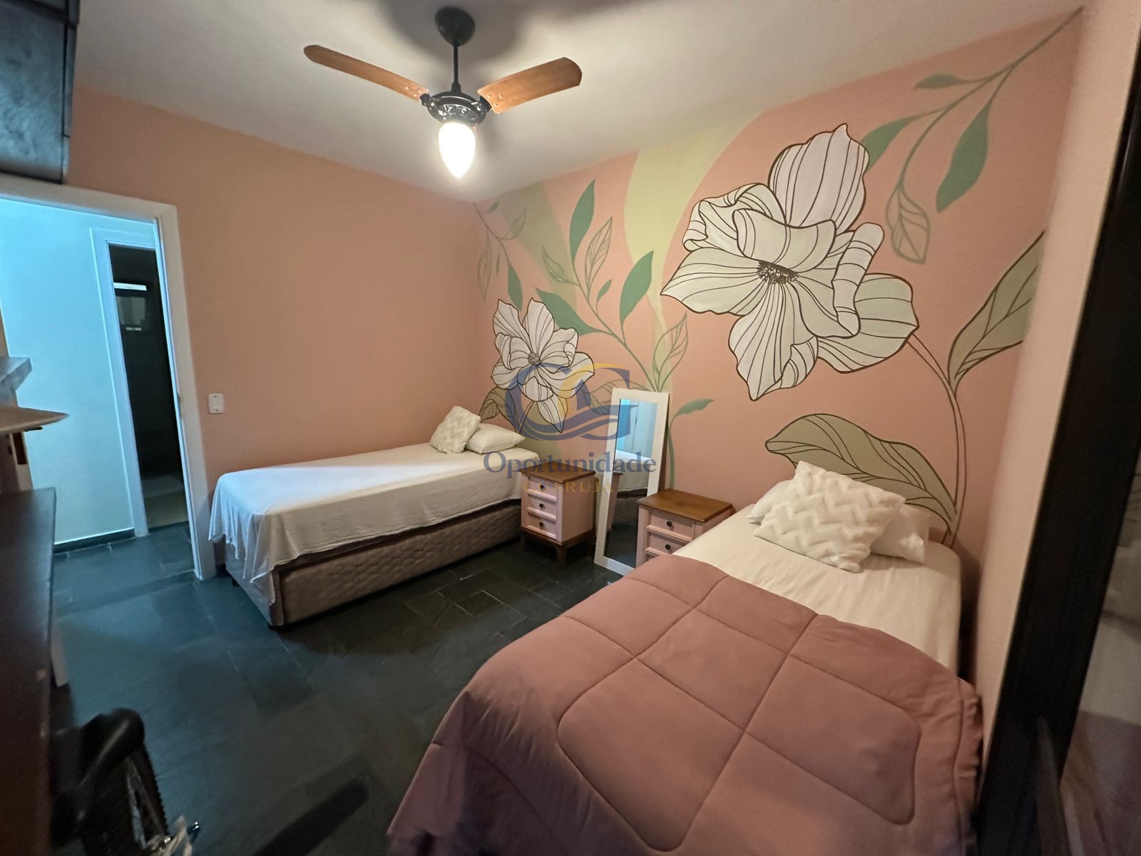 Apartamento na Praia das Pitangueiras, Guarujá - SP